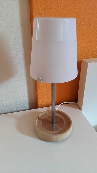 Candeeiro, madeira e metal, abajur em vidro branco x2