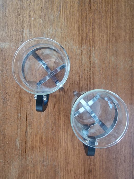 Dwie szklanki w koszyczkach jak bodum vinatge