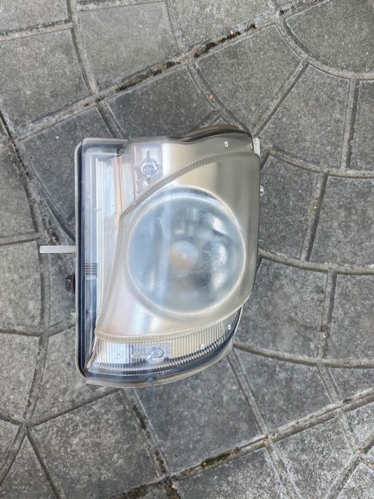 Ліва оригінальна противотуманка Лексус IS