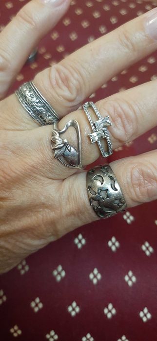 Продам перстень серебряный   мужские и женские