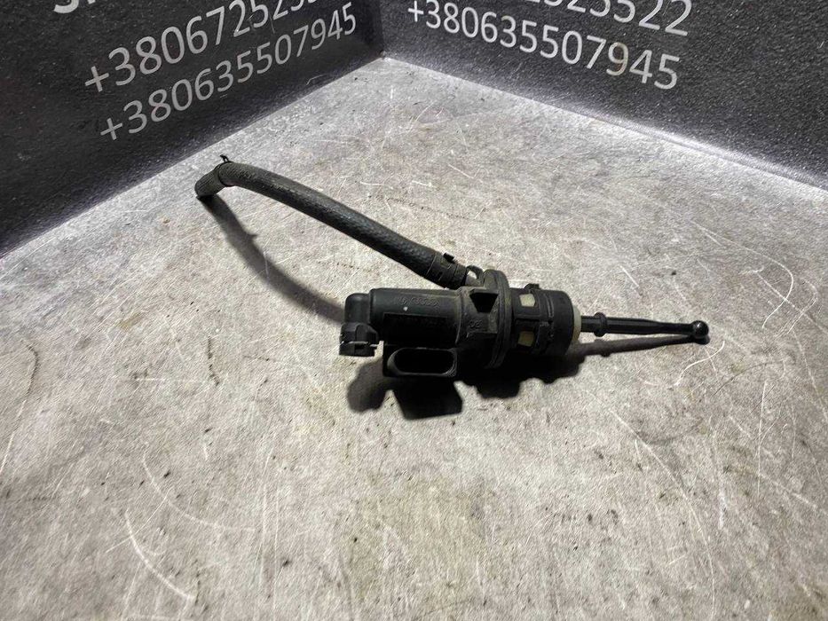 Датчик положення педалі зчеплення жабка VW Passat B7 1K0927810D