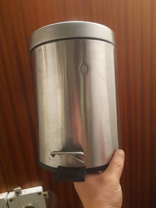 Caixote de lixo casa de banho