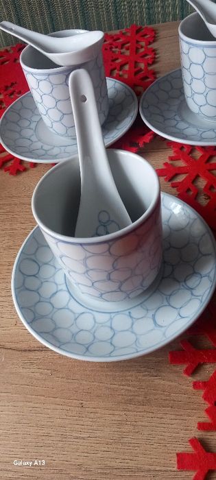 Zestaw .Kubki ,filiżanki i łyzeczki