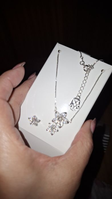 Conjunto Excellanc – Relógio Prateado, Colar e Brincos.