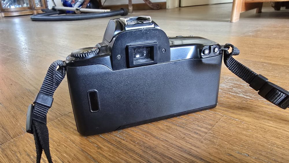 Máquina fotográfica SLR Canon EOS 500