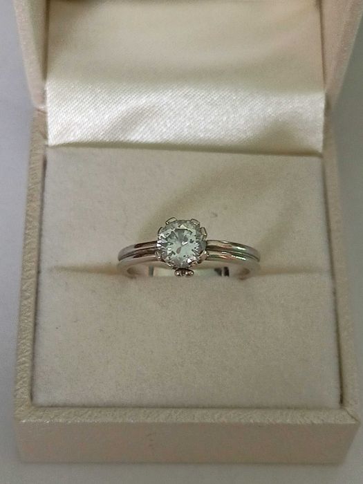 Pierśconek złoto 585 z brylantem 0,75 ct (certyfikat )