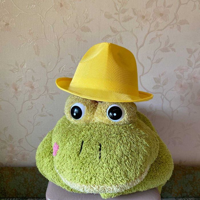 Летняя стильная жёлтая шляпа