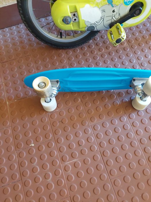 Bicicleta  e skate  de criança.