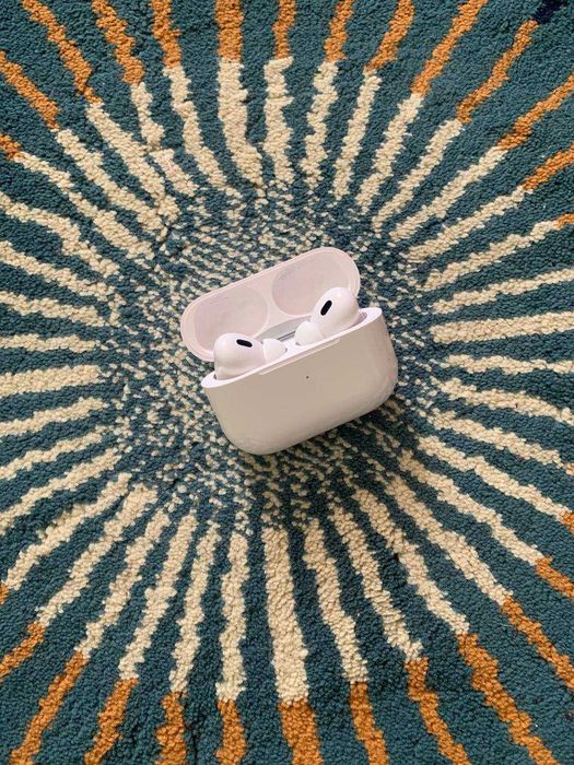 Продам Airpods pro 2 ідеал повний комлект Apple.