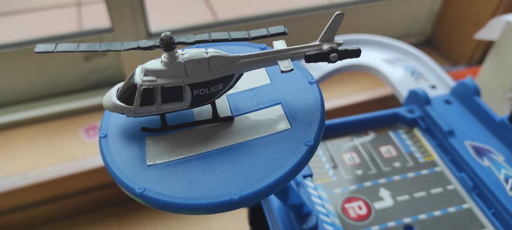 Brinquedo Pista de Carrinhos Equipa de Polícia para meninos