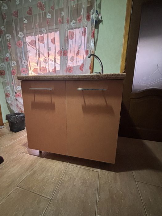 Тумба на кухню із  мийкою та змішувачем