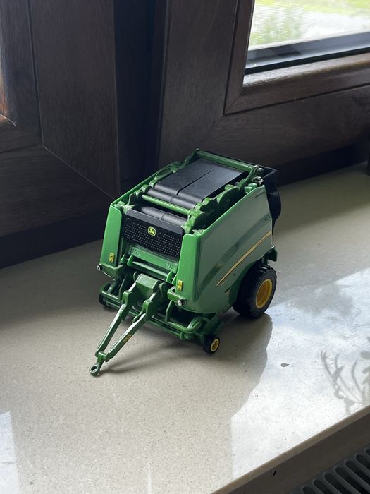 Prasa john deere 990 britains 1:32