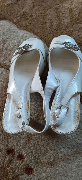 Жіночі білі босоніжки 38 розмір нові
