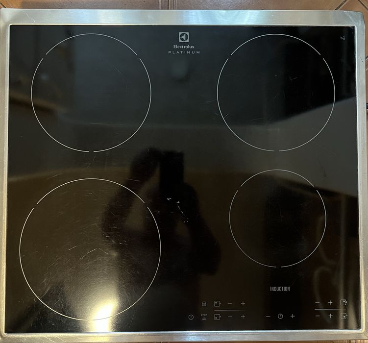 Индукционная  варочная панель  Electrolux Platinum