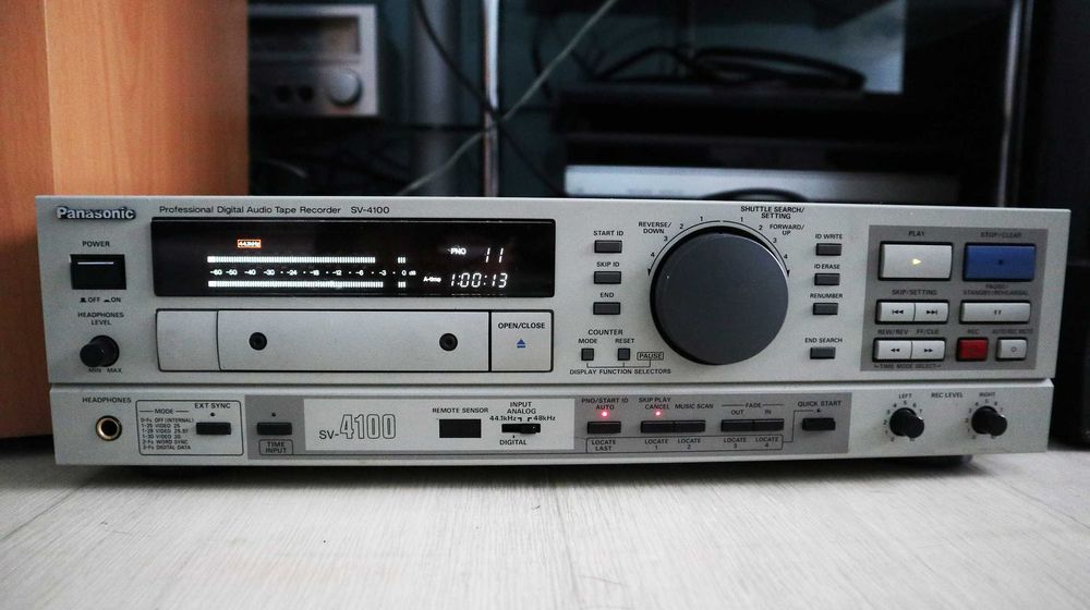 Профессиональный DAT-рекордер Panasonic SV4100 DAT и ЦАП (4 шт. PCM56)