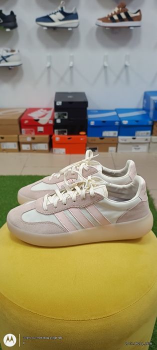 Оригінальні жіночі кросівки Adidas 39 розміру.