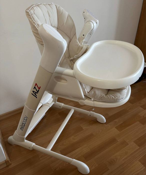 Стілець гойдалка для годування