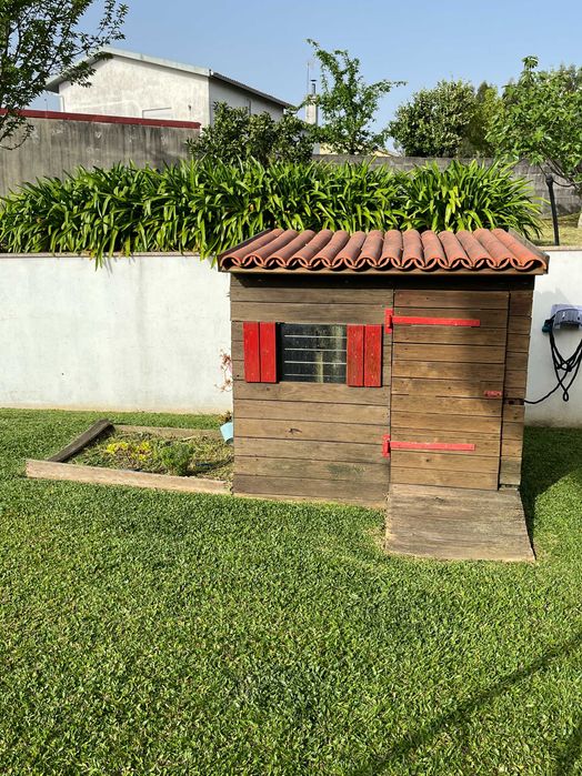 Casa de Madeira Infantil – Estrutura com Telhado