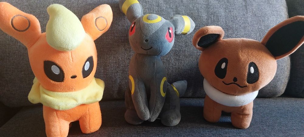 Pokemony pluszaki stan bardzo dobry.