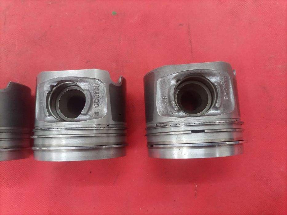 Tłok BMW n47 n47d20 e90 e87 E60 x3 f10 f20 f30 jak nowe