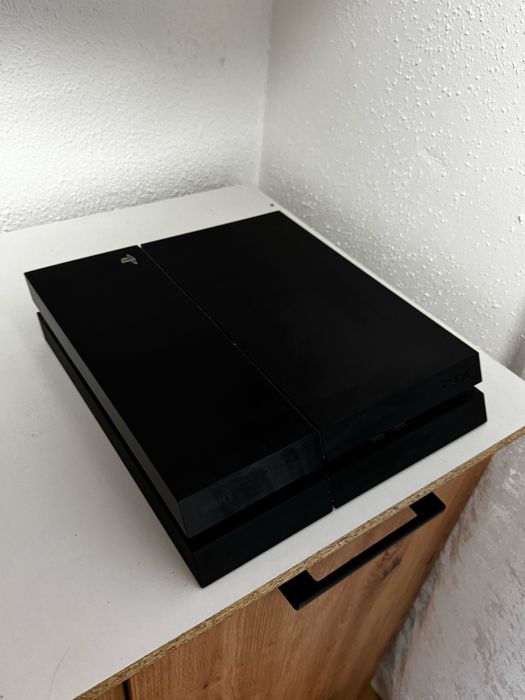 Продам Playstation 4