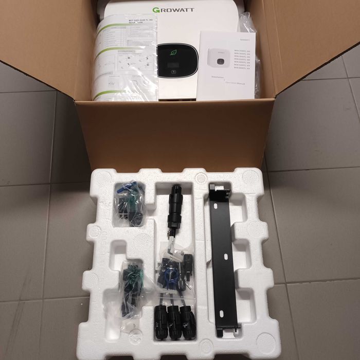 Inversor híbrido Growatt MIN 3000TL-XH, em excelente estado, 1 ano de uso.