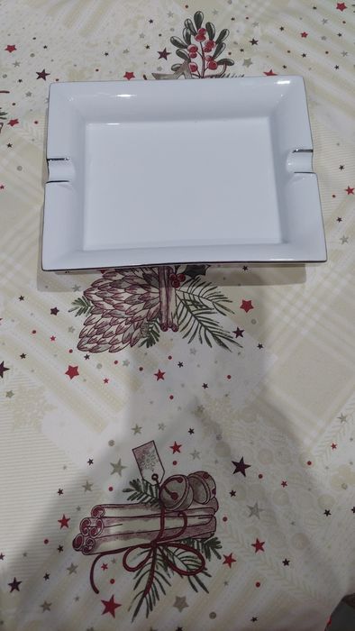 Cinzeiro porcelana branco e prateado