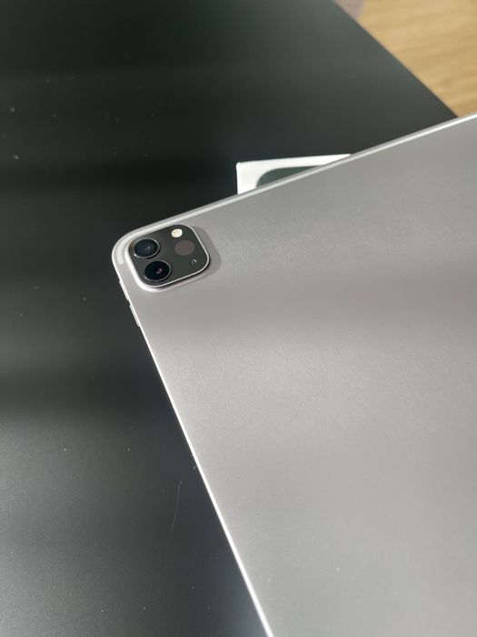 iPad Pro 12,9'' 6ª Geração M2 128GB + Capa oficial