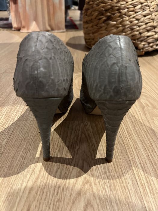 Sapatos Zara cinzentos