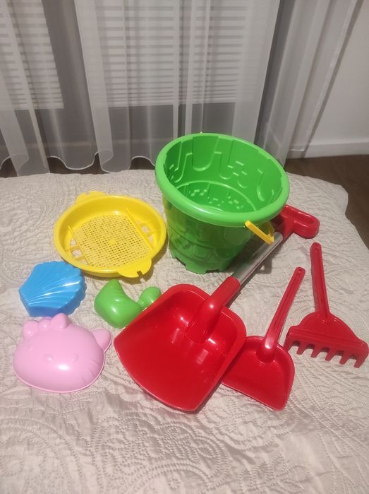 Wiaderko i zabawki do piaskownicy