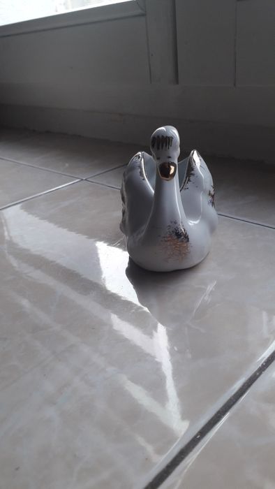 Łabądź z porcelany