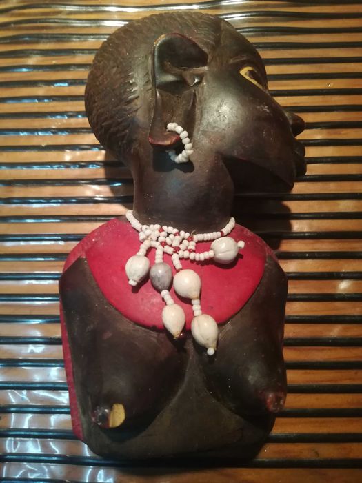 Estatuetas em madeira africana