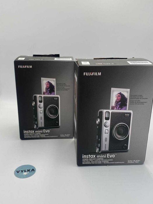 FUJIFILM Instax Mini Evo – гібридна миттєва камера!