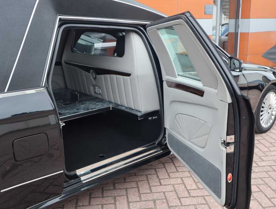 Mercedes-Benz E 200 катафалк