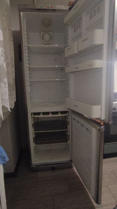 Продам холодильник Ariston