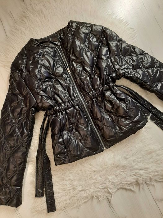 Piękna czarna pikowana lakierowana kurtka ściąga w pasie L 40
