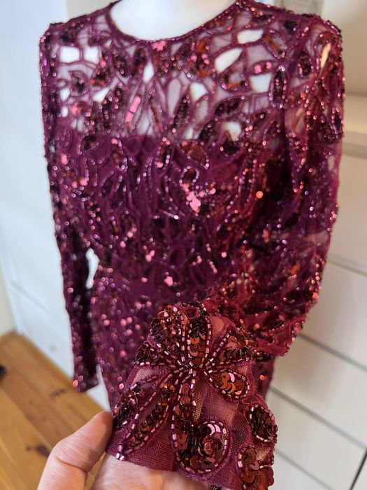 Bordowa bogato zdobiona sukienka Asos Edition cekiny sylwester S