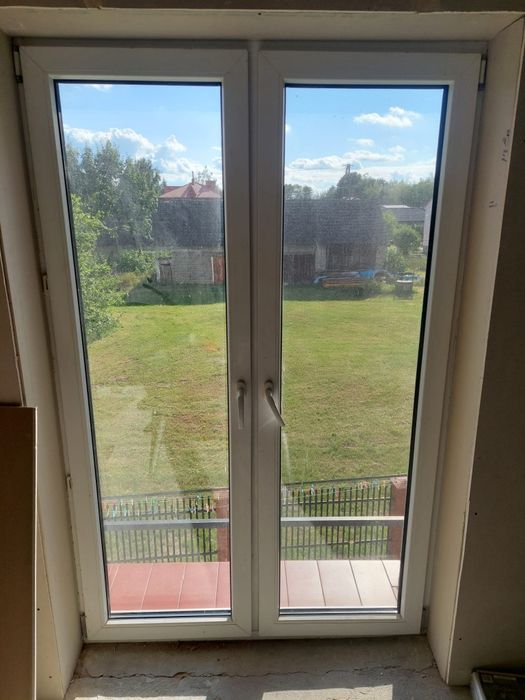 Okno drzwi balkonowe dwuskrzydłowe z moskitierą. 200x130