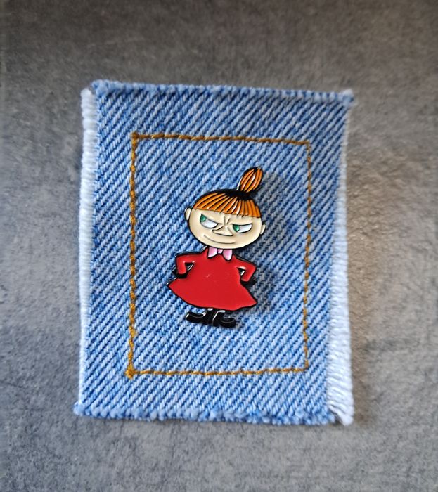 Pin przypinka broszka szpilka odznaka muminki dolina muminków mała mi