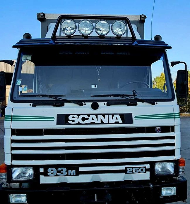 Scania  93m 250cv