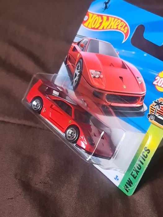 F40 FERRARI - HotWheels 2025 – Novo, Raro e impecável