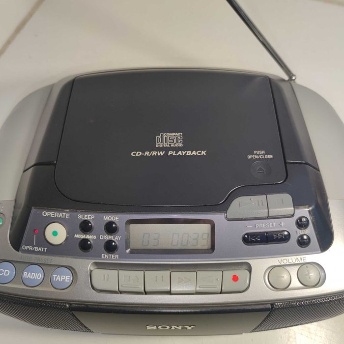 Sony CFD-S01 Portable Boombox Radio Am/Fm Cassete e CD