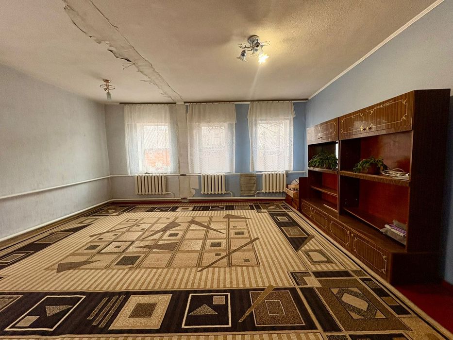 Продається цегляний будинок на Косівщині.