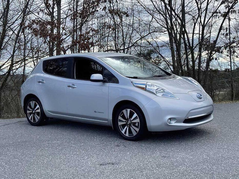 Nissan LEAF SV      2017