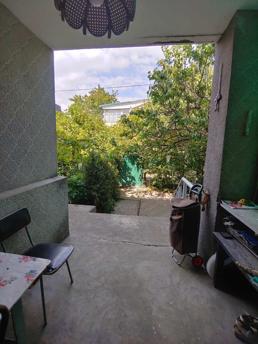 Компактний будинок біля озера