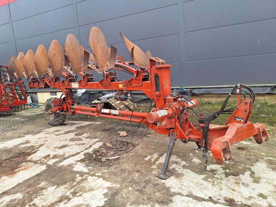 Pług 7-skibowy obracany