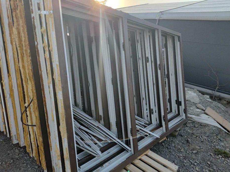 Rama okienna PCV z szybami w komplecie – 276 × 183 cm - tanio