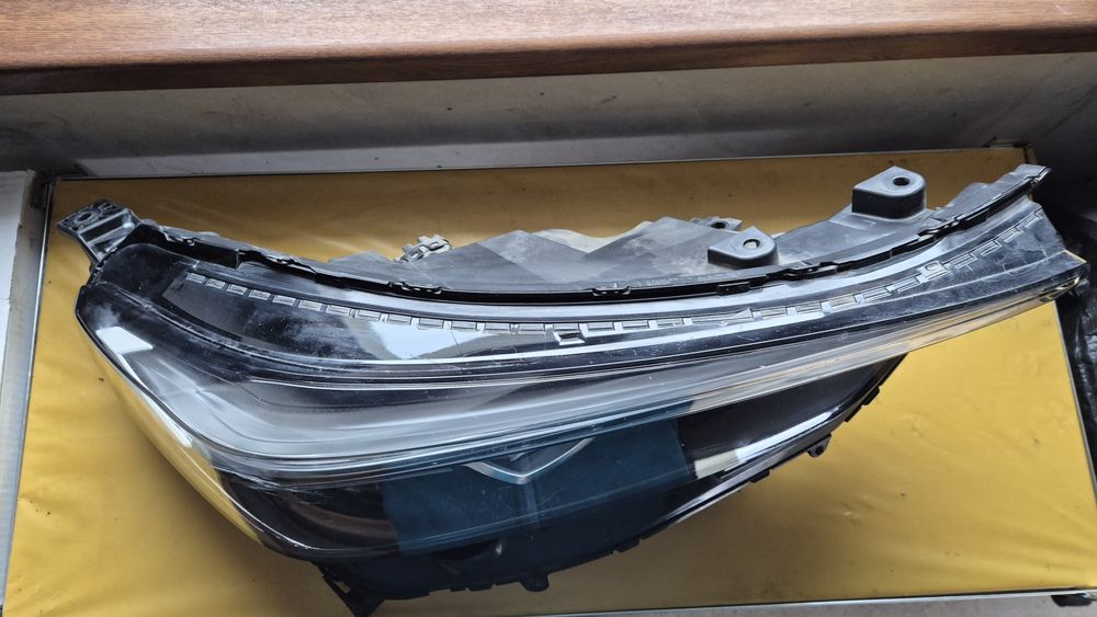 Reflektor prawy Honda Hr-V 3 led