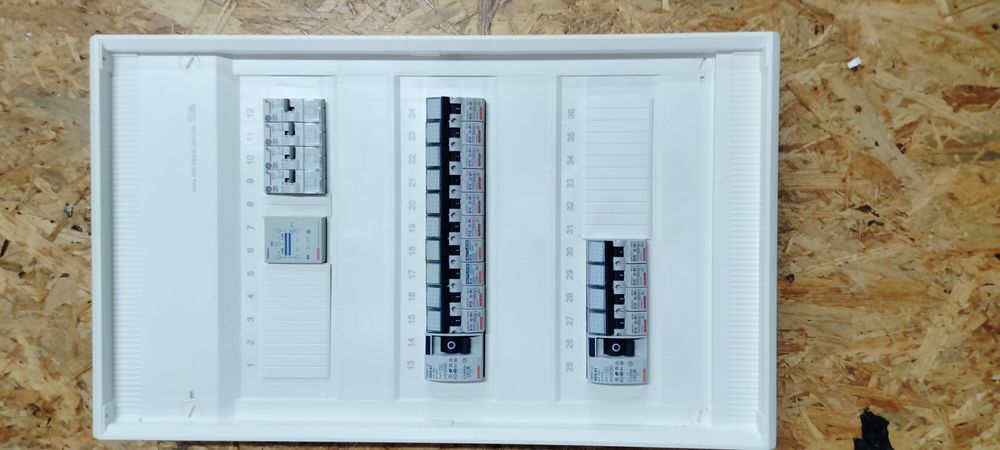 Rozdzielnica Hager natynkowa 3x12