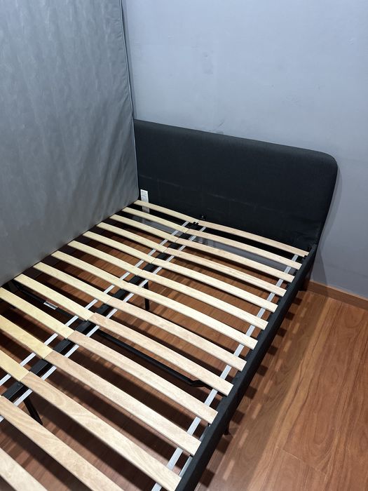 Cama e colchão IKEA